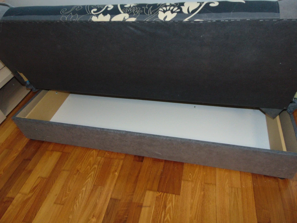 Rozkládací pohovka s úložným prostorem