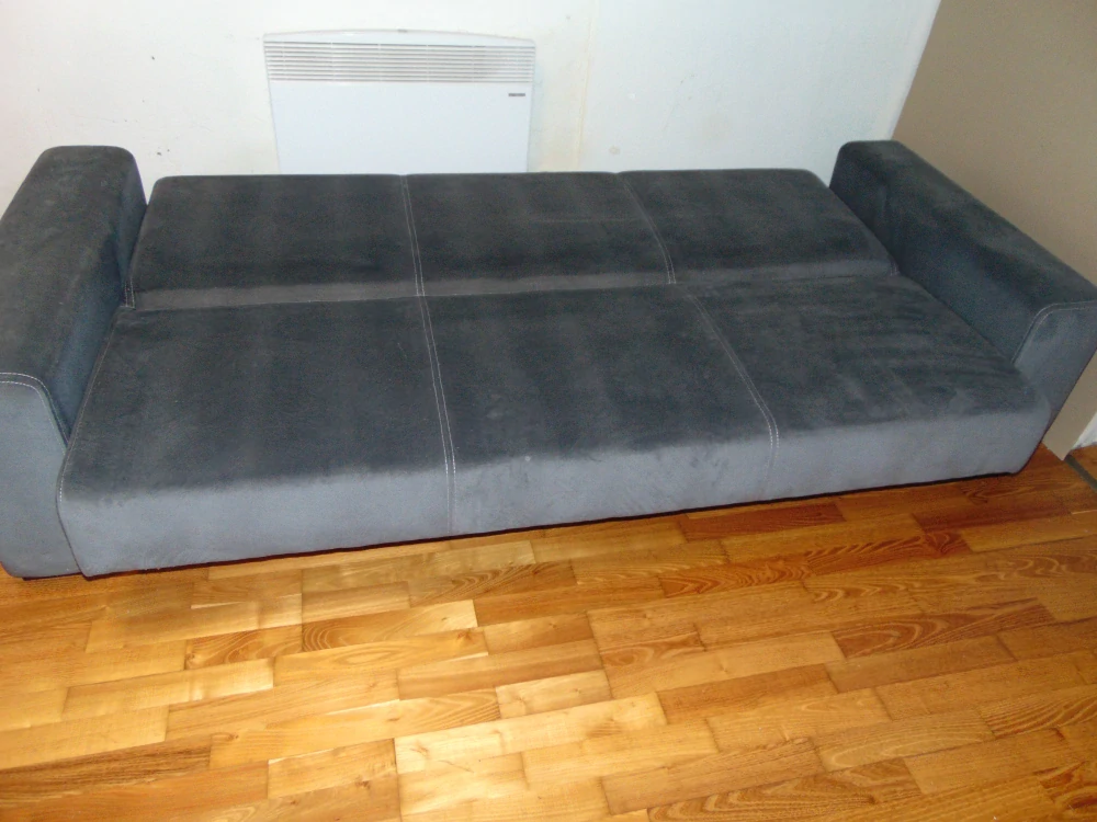 Rozkládací pohovka s úložným prostorem