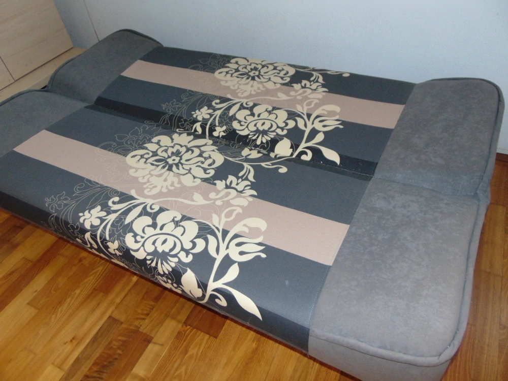 Rozkládací pohovka s úložným prostorem