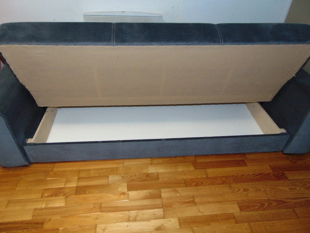 Rozkládací pohovka s úložným prostorem