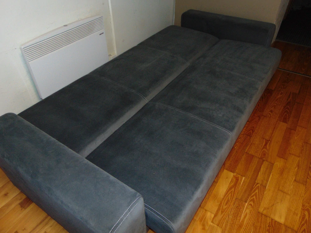 Rozkládací pohovka s úložným prostorem